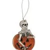 Holz Ornament Halloween Skelett In Kürbis 8cm -Grusel Dekor Geschaft halloween holz ornament skelett in kuerbis 8cm weihnachtskugel halloween fan christbaumschmuck halloween 54292