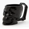Schwarze Totenschädel Tasse Mit Knochenhenkel -Grusel Dekor Geschaft schwarze totenkopf tasse mit knochenhenkel black skull mug with bone handle gothic geschirrr halloween homeware 54670 01