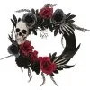 Gothic Türkranz Mit Blüten, Totenkopf & Skeletthänden 1 Gothic Türkranz Mit Blüten, Totenkopf & Skeletthänden -Grusel Dekor Geschaft schwarzer gothic tuerkranz mit rosen totenkopf und skeletthaenden gothic deko halloween deko 53915 01