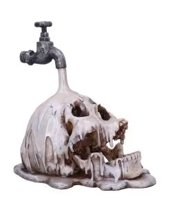 Tapped Drowning Totenkopf 9 Tapped Drowning Totenkopf -Grusel Dekor Geschaft tapped drowning totenschaedel deko gothic halloween und horror deko tapped drowning skull decor 51004 4