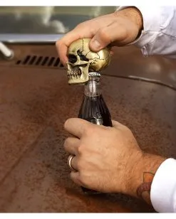 Crack One Open Totenschädel Flaschenöffner -Grusel Dekor Geschaft totenkopf flaschenoeffner totenschaedel flaschenoeffner skull bottle opener halloween homeware 54164 04