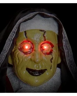 Untote Nonne Mit Blinkenden Augen 137cm -Grusel Dekor Geschaft zombie nonne mit blinkenden augen zombie nun with blinking eyes halloween haengefigur halloween deko 51742 03